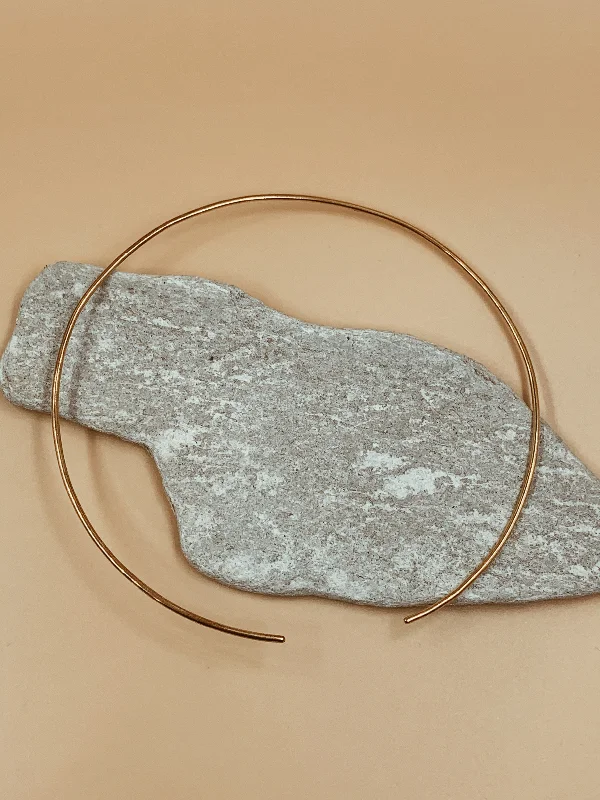 Essential Axis Circle Choker