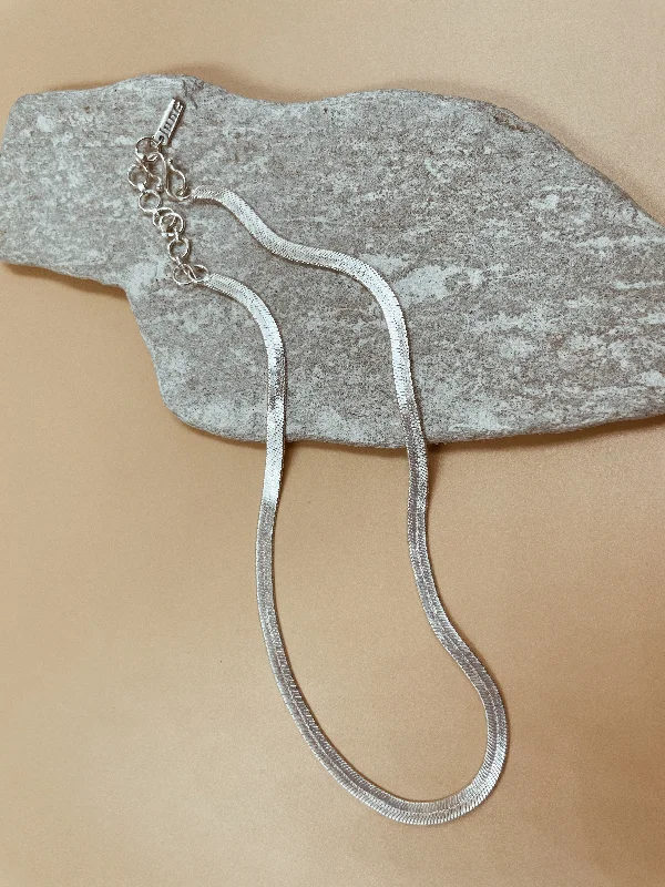 Medium Viper Flat Chain Necklace in Silver Tone