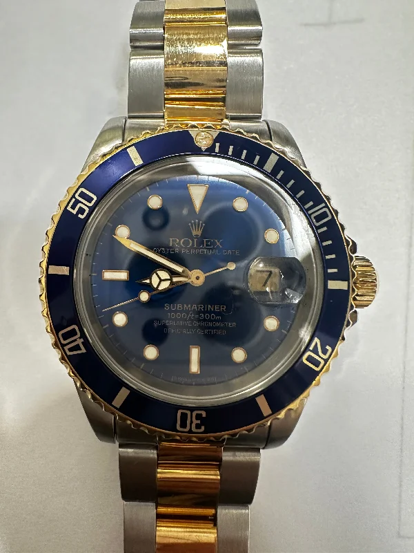 Elegant Designer Watches For Fashion Enthusiasts-Pre-Owned Submariner Two-Tone Timepiece 16613