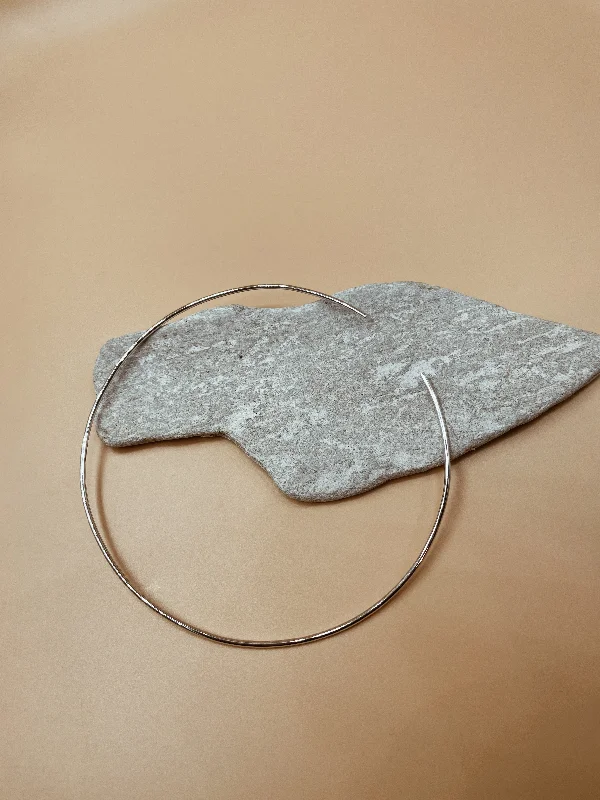 Essential Axis Circle Choker in Silver Tone